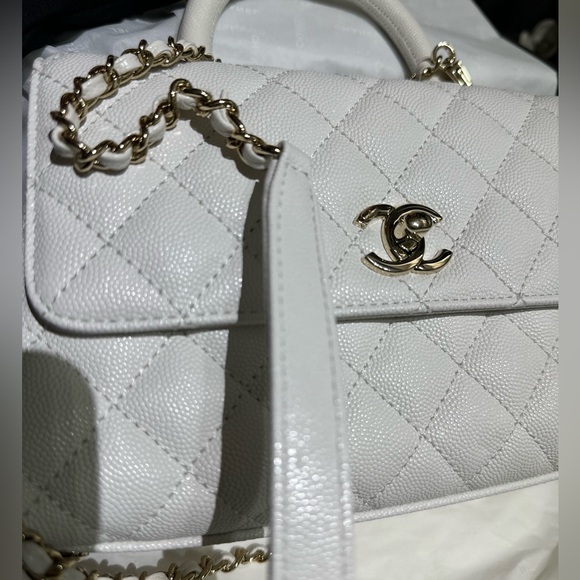 Authentic chanel bag - Picture 3 of 9